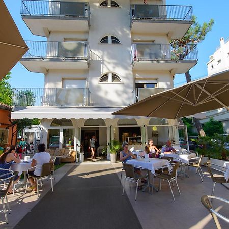 Hotel Falco Riccione Kültér fotó
