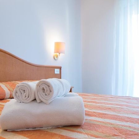 Hotel Falco Riccione Kültér fotó