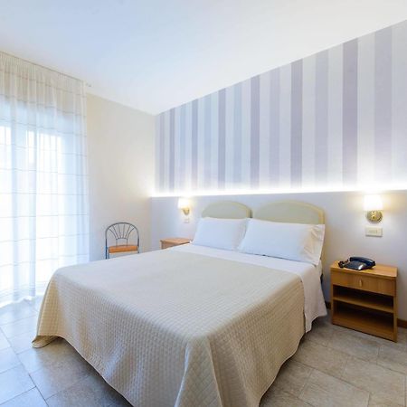 Hotel Falco Riccione Kültér fotó