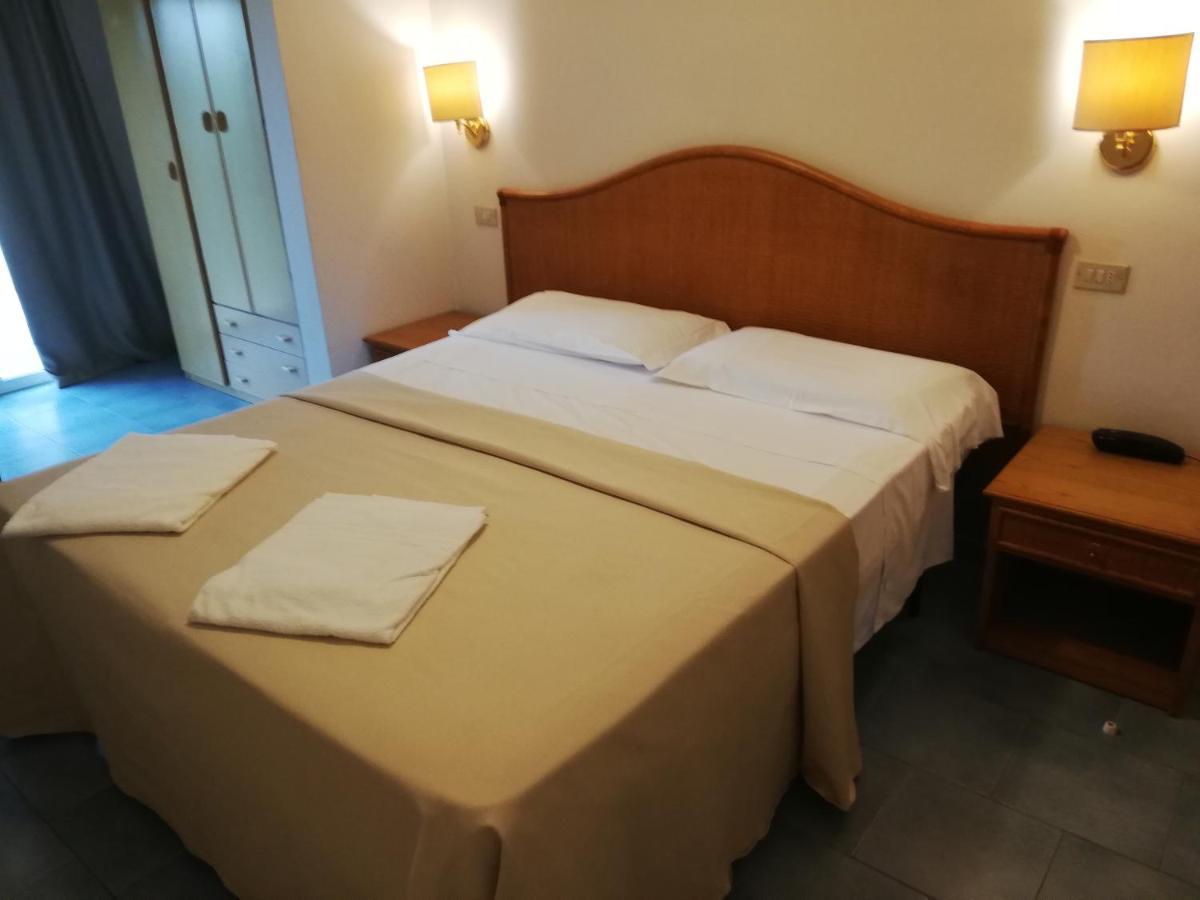 Hotel Falco Riccione Kültér fotó