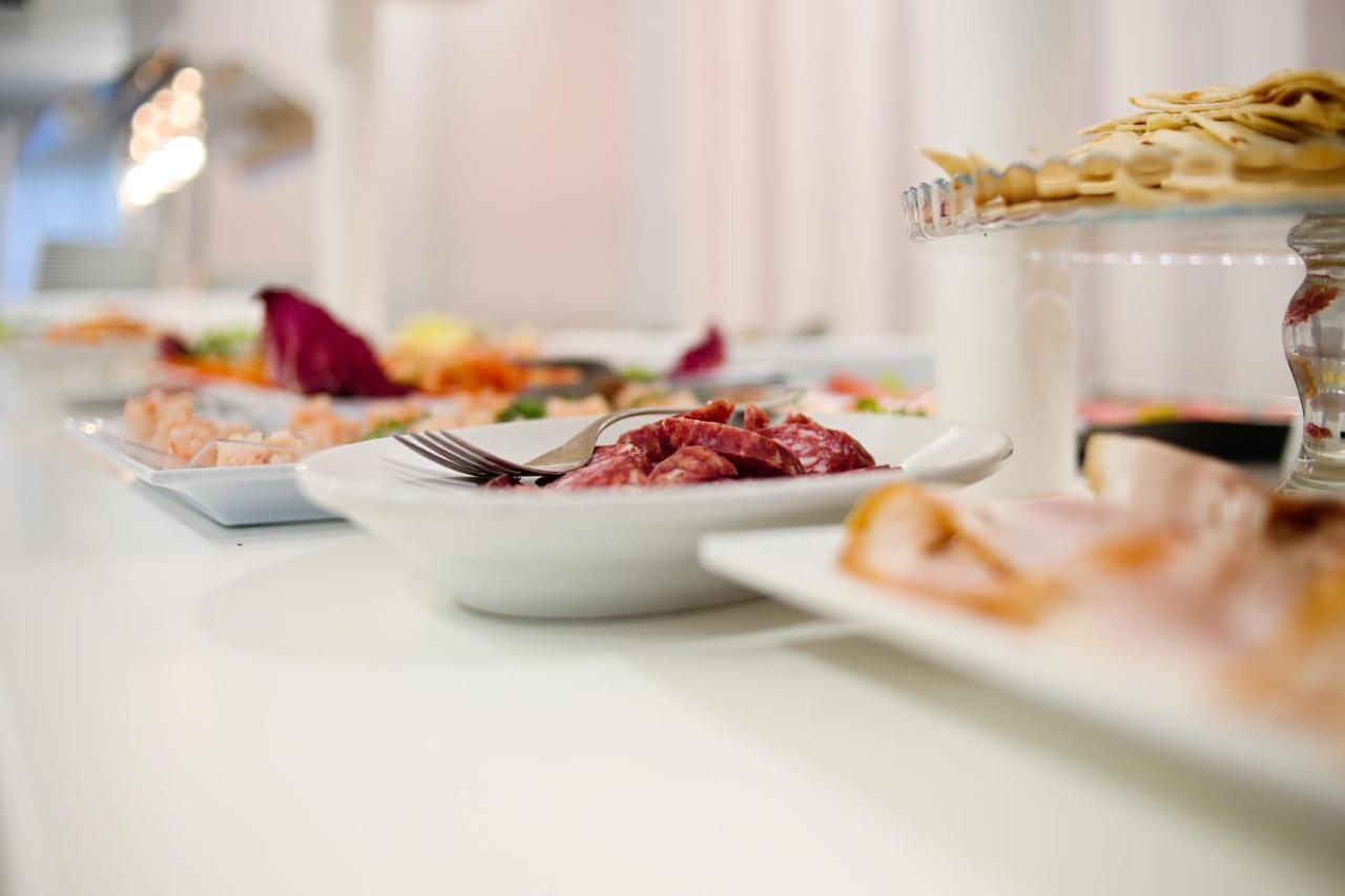Hotel Falco Riccione Kültér fotó