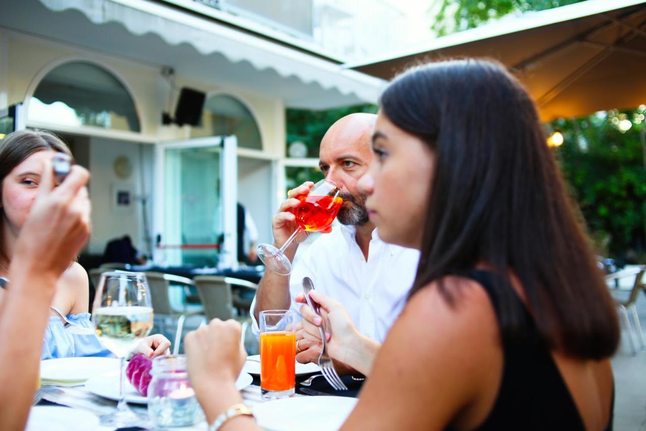 Hotel Falco Riccione Kültér fotó