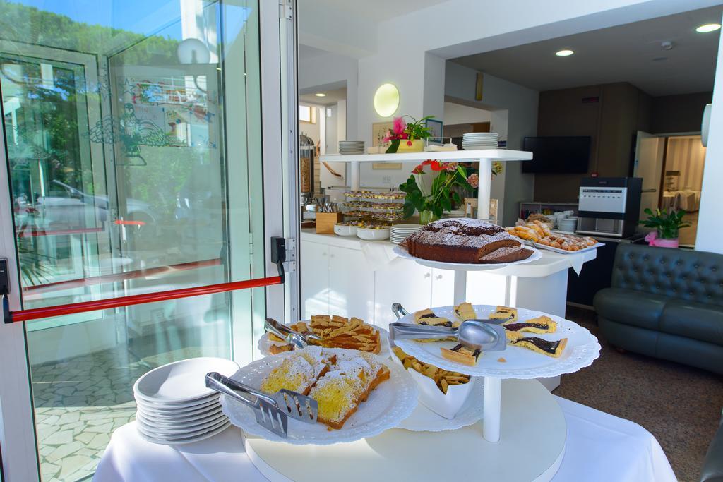 Hotel Falco Riccione Kültér fotó