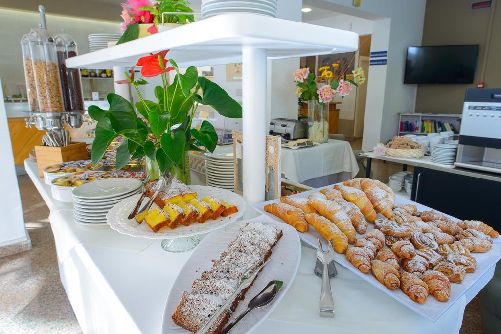Hotel Falco Riccione Kültér fotó