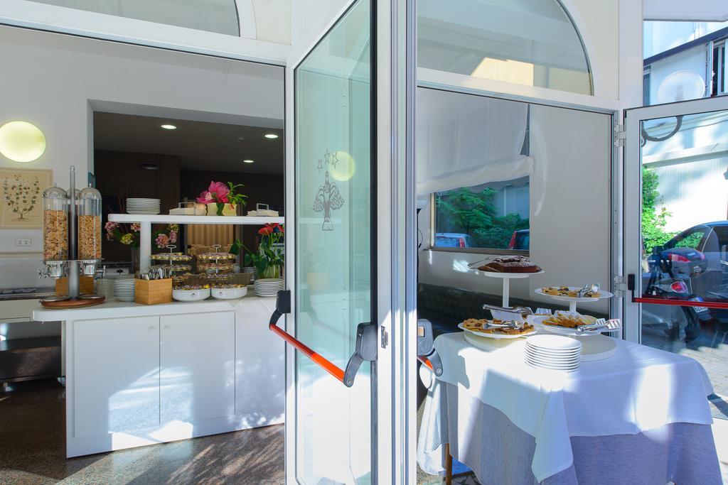 Hotel Falco Riccione Kültér fotó