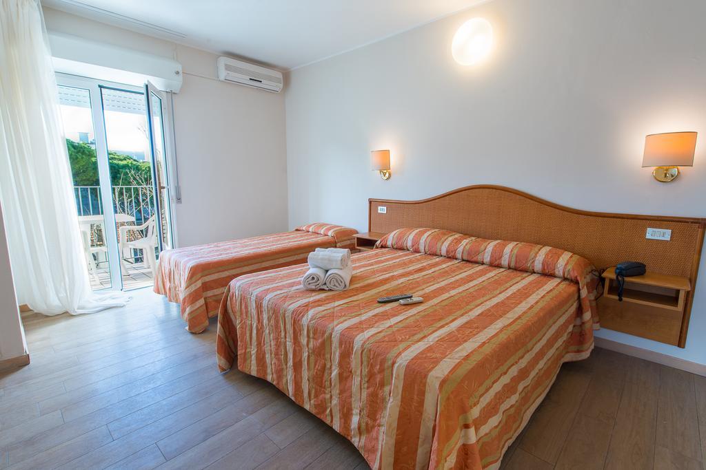 Hotel Falco Riccione Kültér fotó