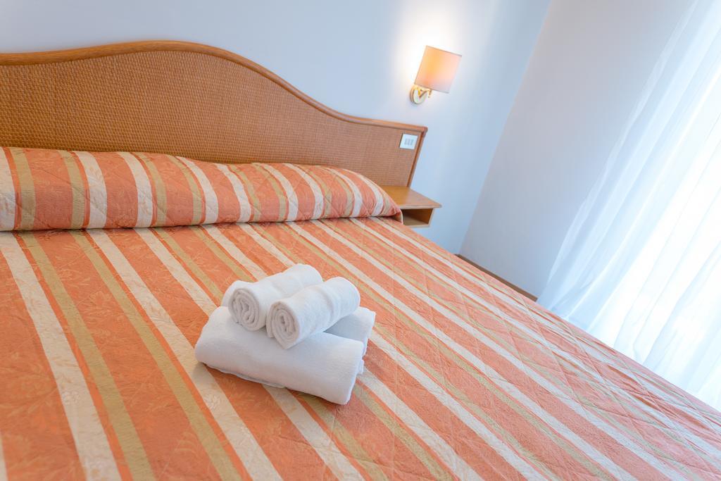 Hotel Falco Riccione Kültér fotó
