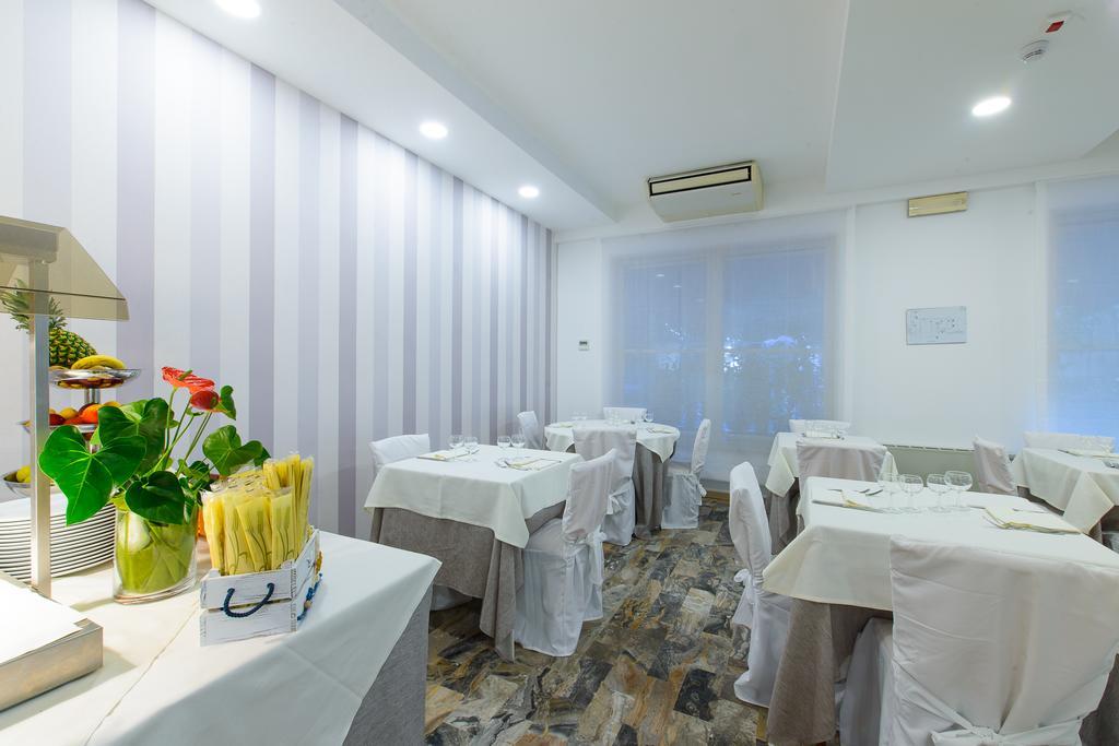 Hotel Falco Riccione Kültér fotó