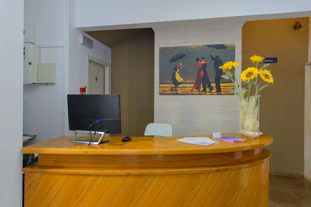 Hotel Falco Riccione Kültér fotó