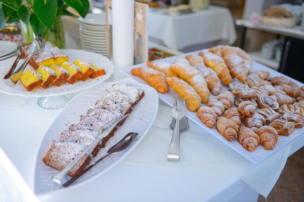Hotel Falco Riccione Kültér fotó