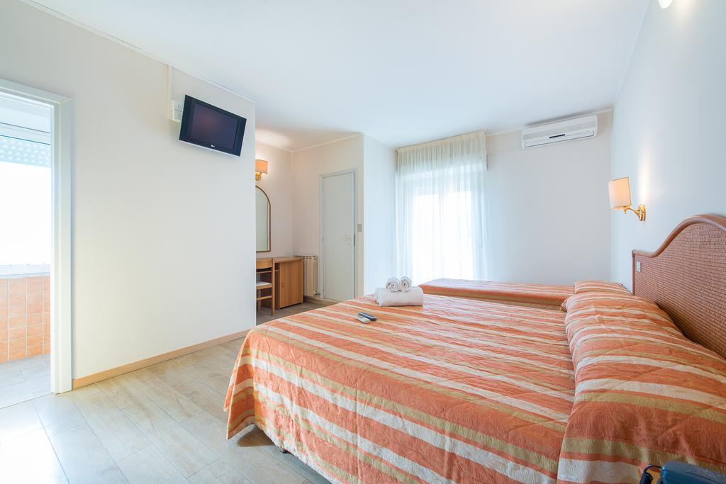 Hotel Falco Riccione Kültér fotó