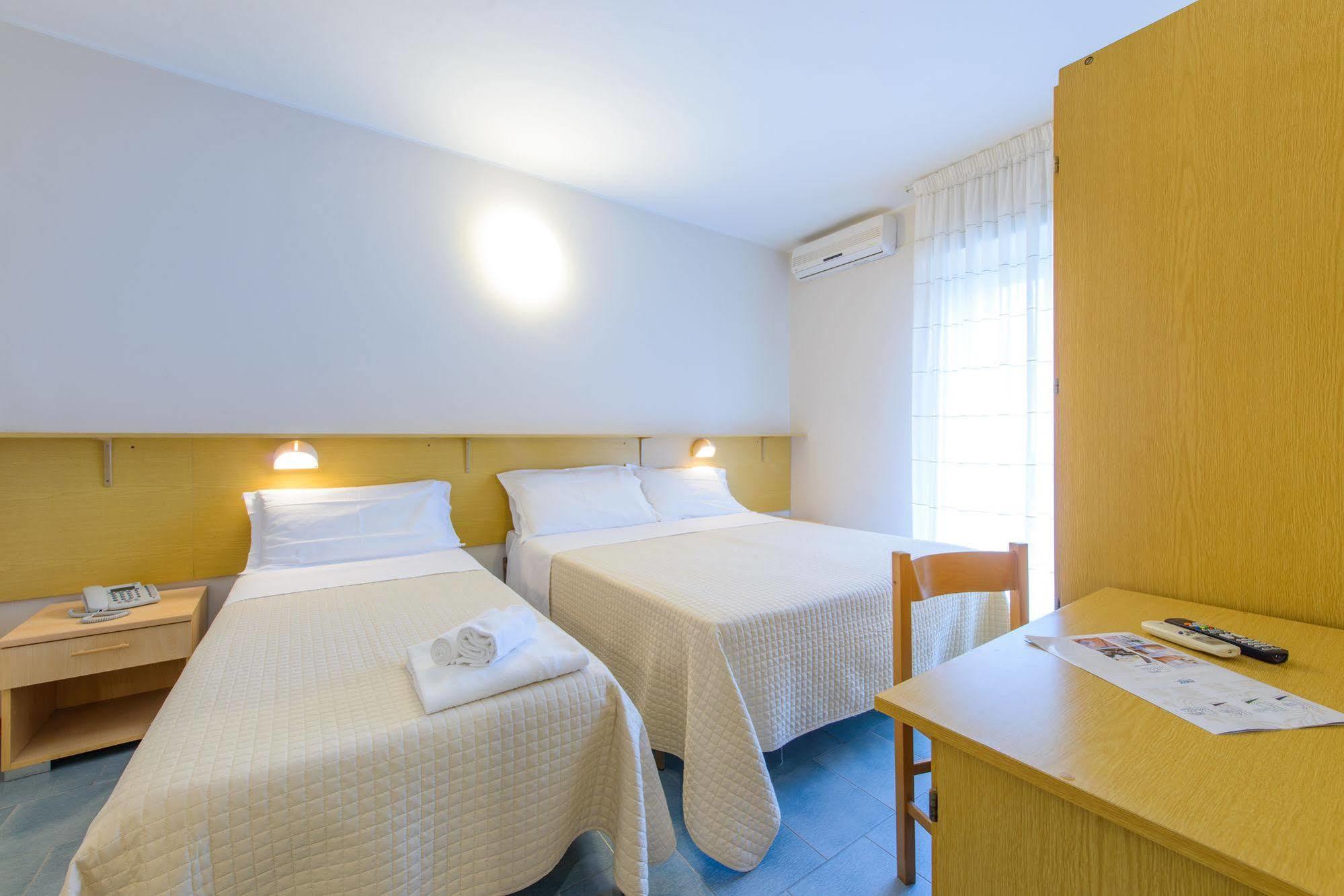 Hotel Falco Riccione Kültér fotó