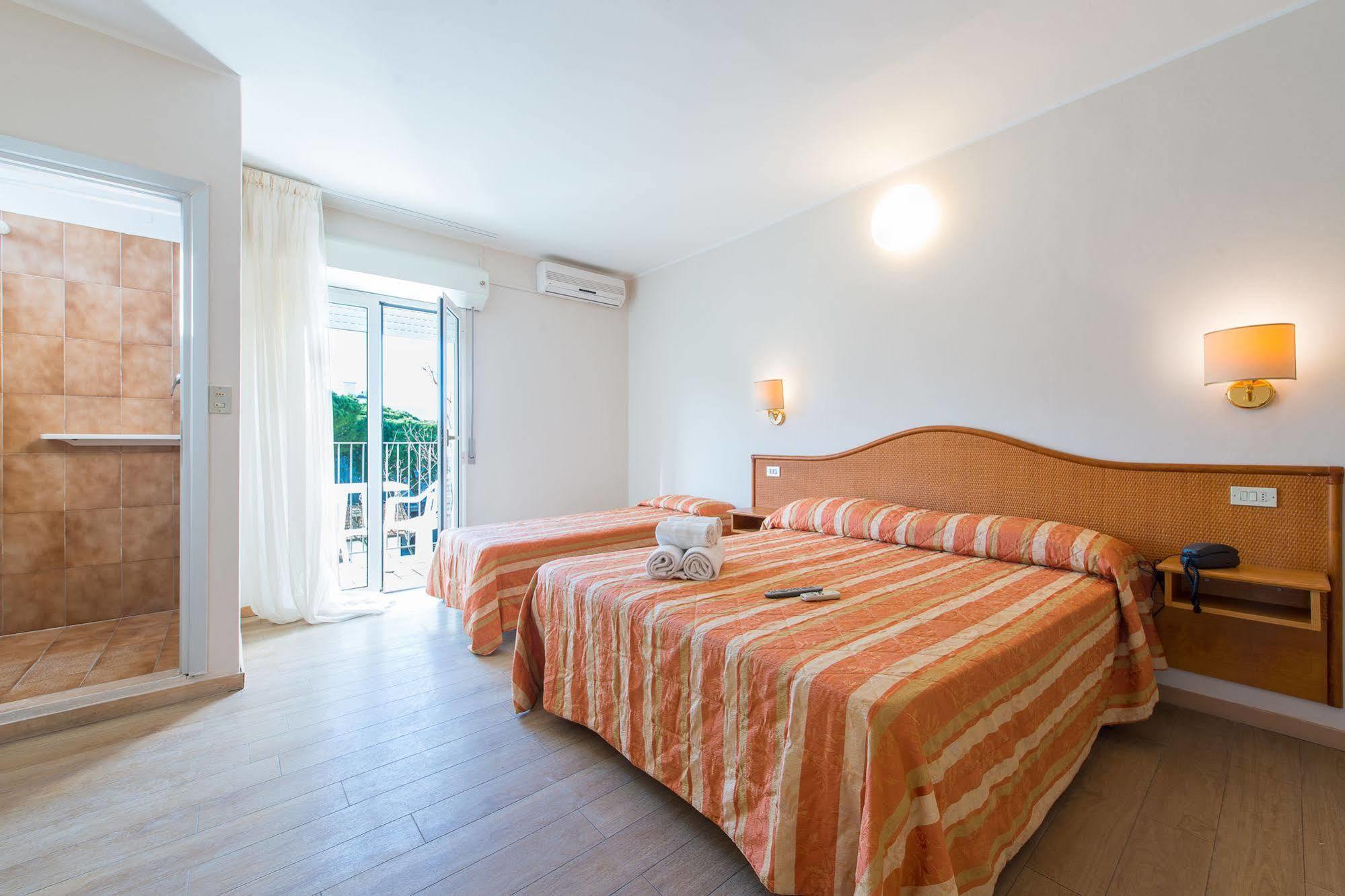 Hotel Falco Riccione Kültér fotó