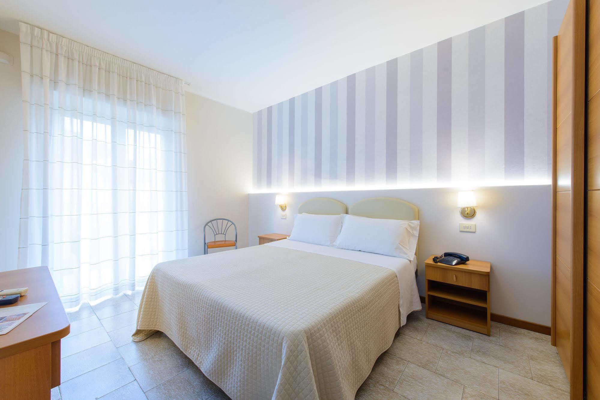 Hotel Falco Riccione Kültér fotó